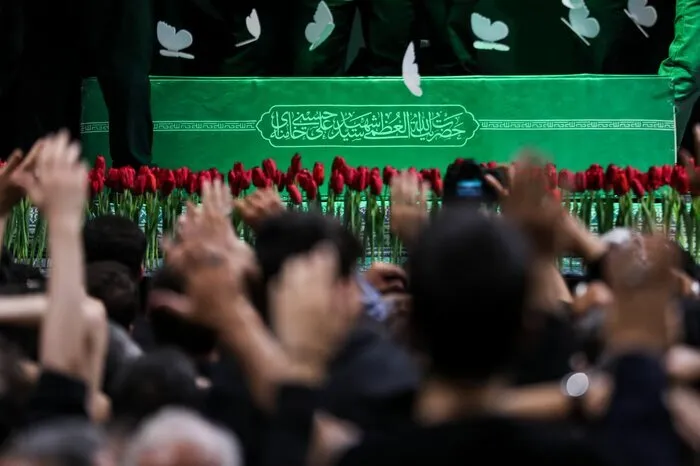 رهبر انقلاب 
