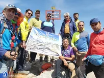 صعود کوهنوردان شهرکردی به بام استان سمنان
