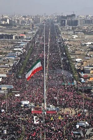 تشییع پیکر مطهر امام مجاهد شهید در شهر مقدس قم