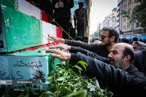 تشییع پیکر 100 شهید دوران دفاع مقدس همزمان با سالروز شهادت حضرت فاطمه زهرا(س) در تهران