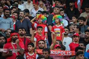 تیم&zwnj;های فوتبال استقلال و پرسپولیس امروز (چهارشنبه) در چارچوب هفته پنجم لیگ برتر به مصاف هم رفتند که این دیدار به تساوی یک - یک انجامید.