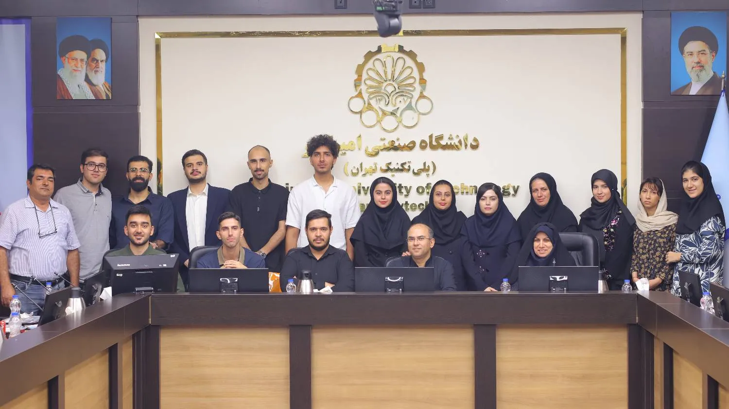 دانشجویان