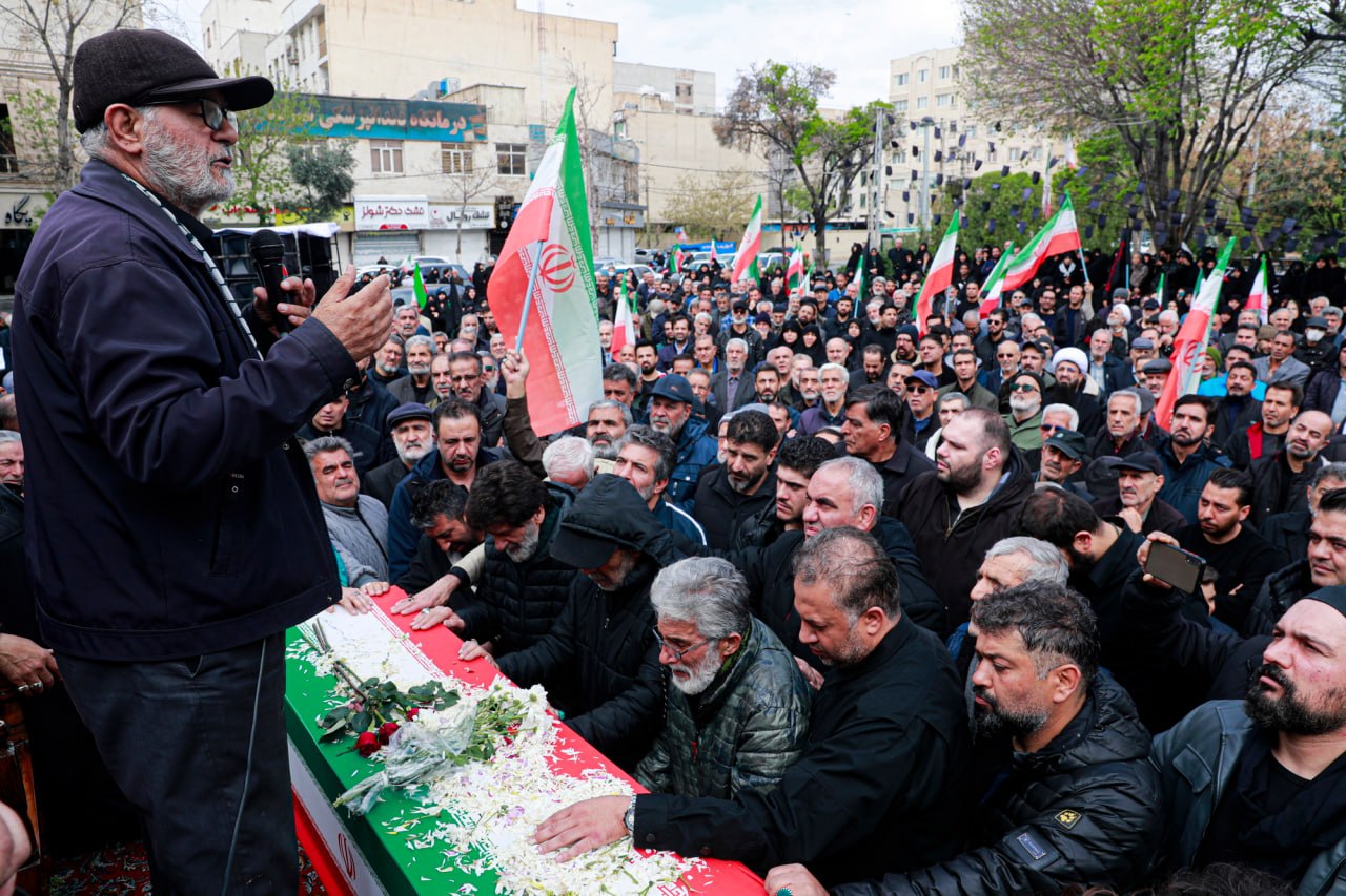برگزاری مراسم تشییع پیکر مادر شهیدان افراسیابی برگزاری مراسم تشییع پیکر مادر شهیدان افراسیابی