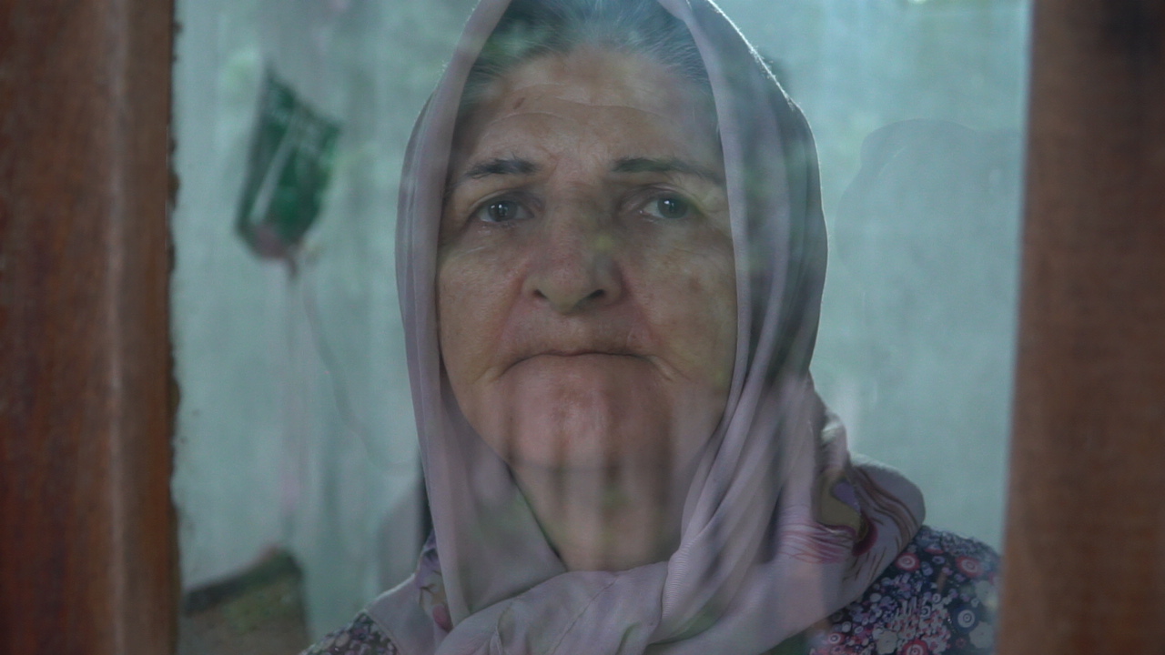درباره مستند «ماه مثل ماهروزه» //// عشق، نسیان و یک قصه واقعیمستند «ماه مثل ماهروزه» ساخته مهدی رجبیان روایتی نو درباره یک شخصیت مبتلا به آلزایمر دارد./////