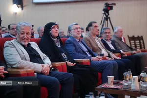 دهمین دوره جایزه ملی ایثار با حضور دکتر بیژن رنجبر 
