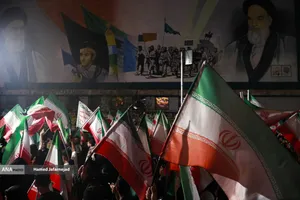 اجتماع به عشق وطن دسته پرچم داران ایران- میدان انقلاب تهران