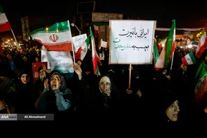 وداع با پیکرهای خانوادگی شهیدان شادکامی در چهارراه نظام&zwnj;آباد