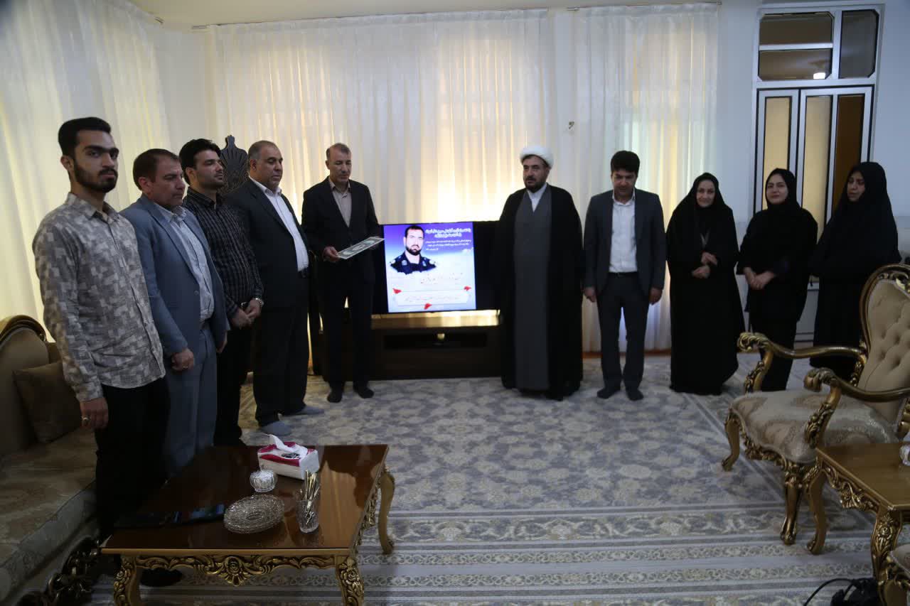 دانشگاه آزاد اسلامی مأوا و محل تبیین راه، روش و سیره شهداست