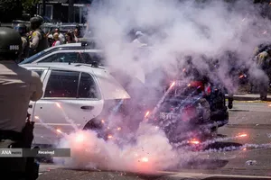 درگیری پلیس ضد شورش و معترضان در لس&zwnj;آنجلس آمریکا