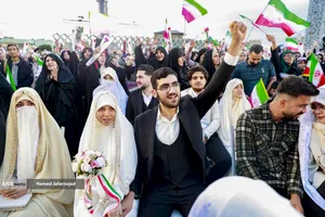 مراسم جشن عروسی زوج های جان فدا همزمان با سالروز ازدواج حضرت زهرا و حضرت علی در میدان امام حسین