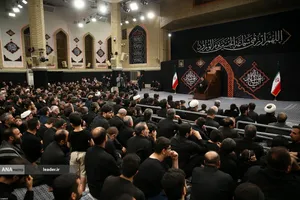 مراسم عزادارای شب عاشورای حسینی(ع) در حسینیه امام خمینی(ره) با حضور رهبر معظم انقلاب