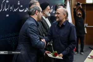 آیین تکریم خبرنگاران حوزه ایثار و شهادت