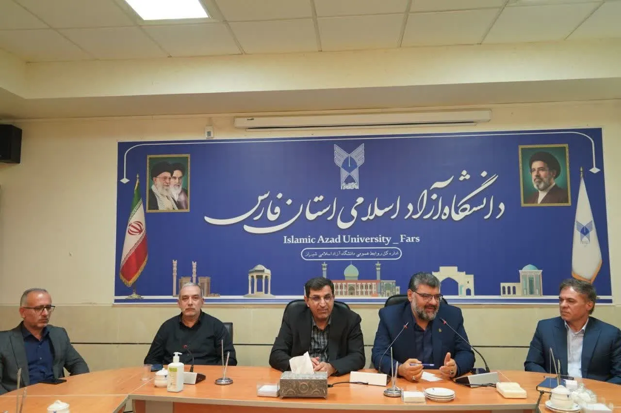 انعقاد تفاهم‌نامه همکاری مرکز وکلا با دانشگاه آزاد اسلامی واحد شیراز