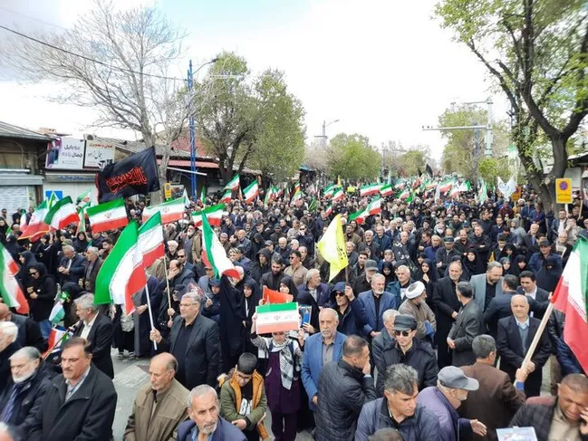 مراسم اربعین امام خامنه ای در استان ها/ شهرهای کوچک و بزرگ در مراسم اربعین به خیابان ها آمدند