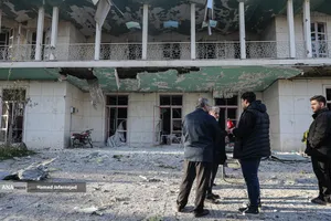 بازدید دکتر بیژن رنجبر رئیس دانشگاه آزاد اسلامی، پس از حمله هوایی آمریکا و رژیم صهیونیستی به سفارت سابق آمریکا(لانه جاسوسی) 