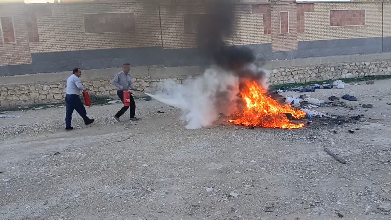 رزمایش تاکتیکی پدافند غیرعامل و خودحفاظتی در دانشگاه آزاد بوشهر برگزار شد.