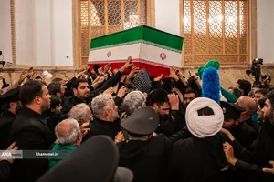  مراسم اقامه نماز بر پیکر مطهر رهبر شهید انقلاب در حرم رضوی 