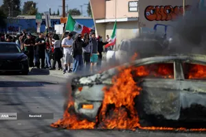 درگیری پلیس ضد شورش و معترضان در لس&zwnj;آنجلس آمریکا