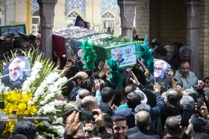 تشییع و تدفین پیکر مطهر دانشمند هسته&zwnj;ای شهید محمدمهدی طهرانچی رییس دانشگاه آزاد اسلامی و همسر گرانقدرش شهیده مژگان قراویری در حرم حضرت عبدالعظیم حسنی(ع)