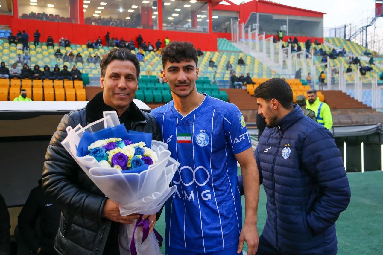 امیرمحمد رزاقینیا مهدی تارتار استقلال گل گهر 7 دی 1404 امیرمحمد رزاقینیا مهدی تارتار استقلال گل گهر 7 دی 1404