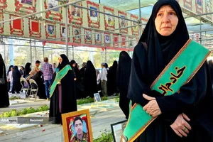 غبارروبی قطعه ۴۲ با حضور خادمیاران و یاوران رضوی