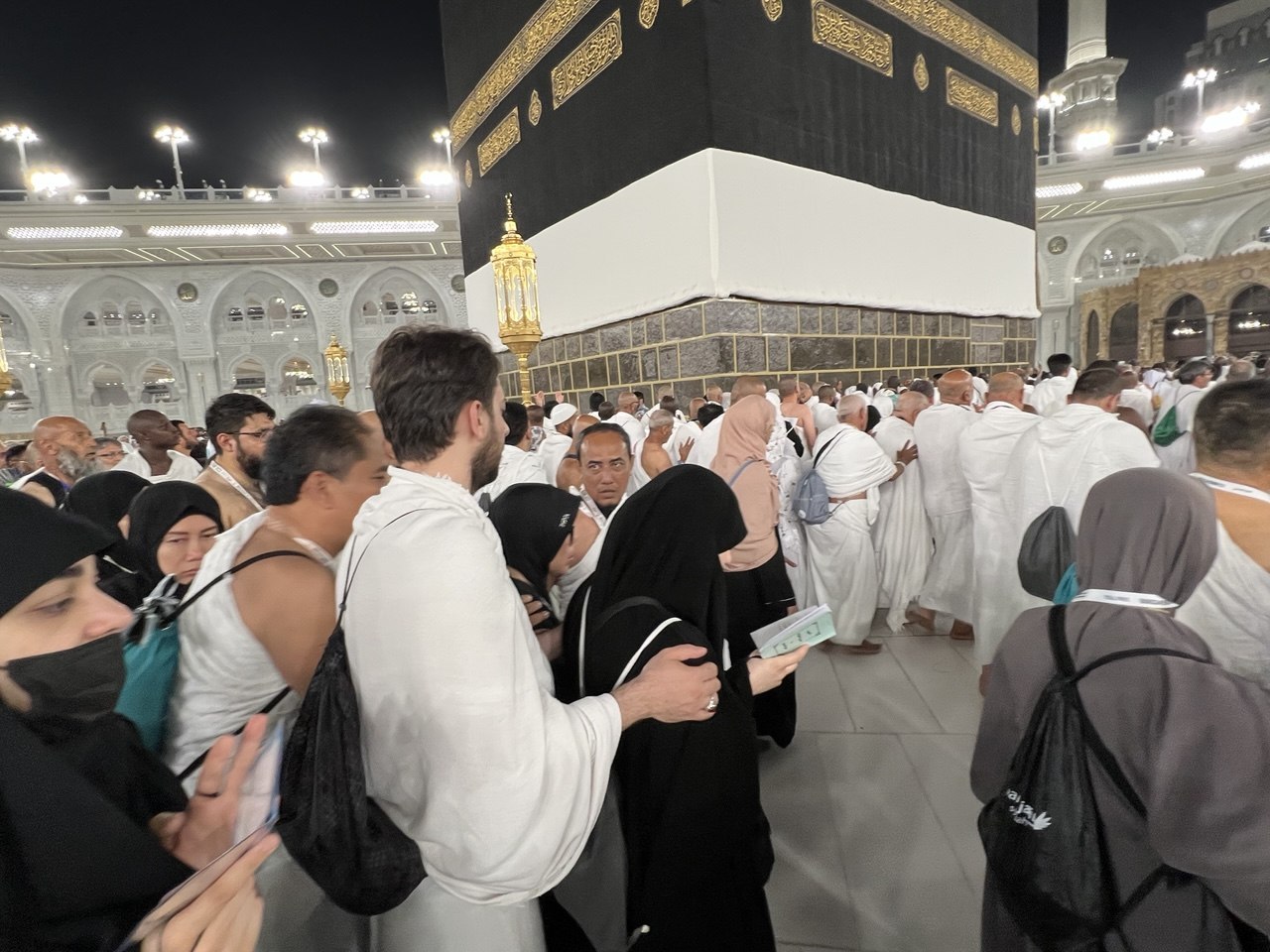 «میعادگاهِ خاک و افلاک؛ تجلی بندگی در شبِ دحوالارض» +عکس و فیلم