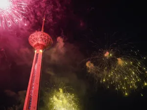 نورافشانی شب ۲۲ بهمن در تهران