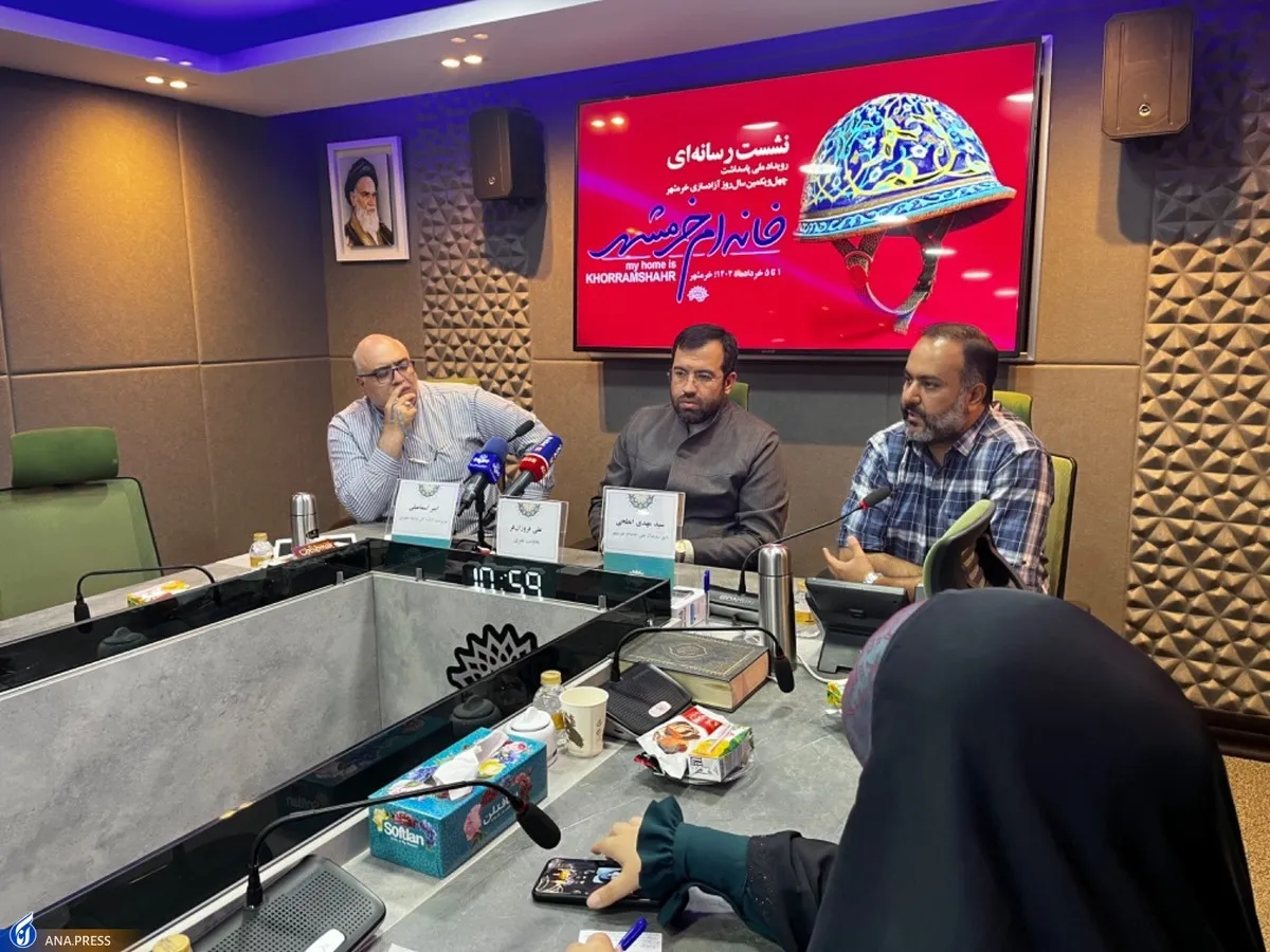 نقاشی‌های «ناصر پلنگی» در مسجدجامع خرمشهر ترمیم می‌شود