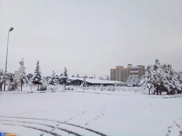 دانشگاه آزاد اسلامی واحد قم در یک روز برفی