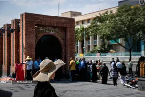 شهدت طهران هذا الأسبوع درجات حرارة بلغت 40 درجة مئوية، واجتاحت موجة صيف حارقة العاصمة.