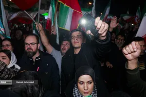 اجتماع به عشق وطن دسته پرچم داران ایران- میدان انقلاب تهران