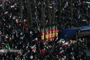 بیعت مردم با آیت&zwnj;الله سید مجتبی خامنه&zwnj;ای سومین رهبر جمهوری اسلامی ایران