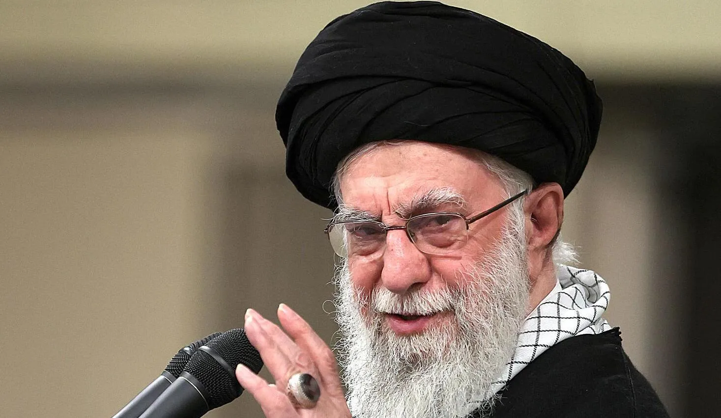 دیدار اقشار مردم با رهبر انقلاب به مناسبت چهل‌وهفتمین سالگرد پیروزی انقلاب اسلامی