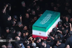 مراسم اقامه نماز بر پیکر مطهر امام مجاهد شهید حضرت آیت&zwnj;الله العظمی سیدعلی خامنه&zwnj;ای و شهدای خانواده ایشان