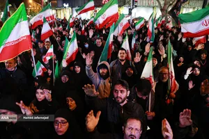 مراسم وداع با پیکر مادر شهیدان افراسیابی در چهارراه نبرد خیابان پیروزی