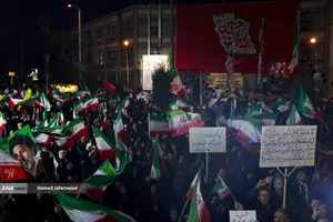 اجتماع مردمی در حمایت از رزمندگان اسلام و بیعت با رهبری و محکومیت حملات وحشیانه صهیونیستی - آمریکایی با حضور مردم انقلابی و شهیدپرور در میدان شهدا تهران