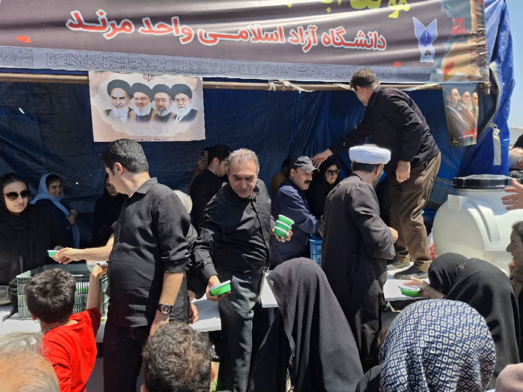 برپایی موکب اربعین حسینی  دانشگاه آزاد اسلامی مرند در مسیر پیاده‌روی جاماندگان اربعین 