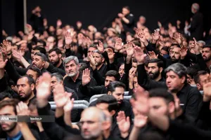 مراسم عزاداری شام غریبان حسینی (ع) در حسینیه امام خمینی