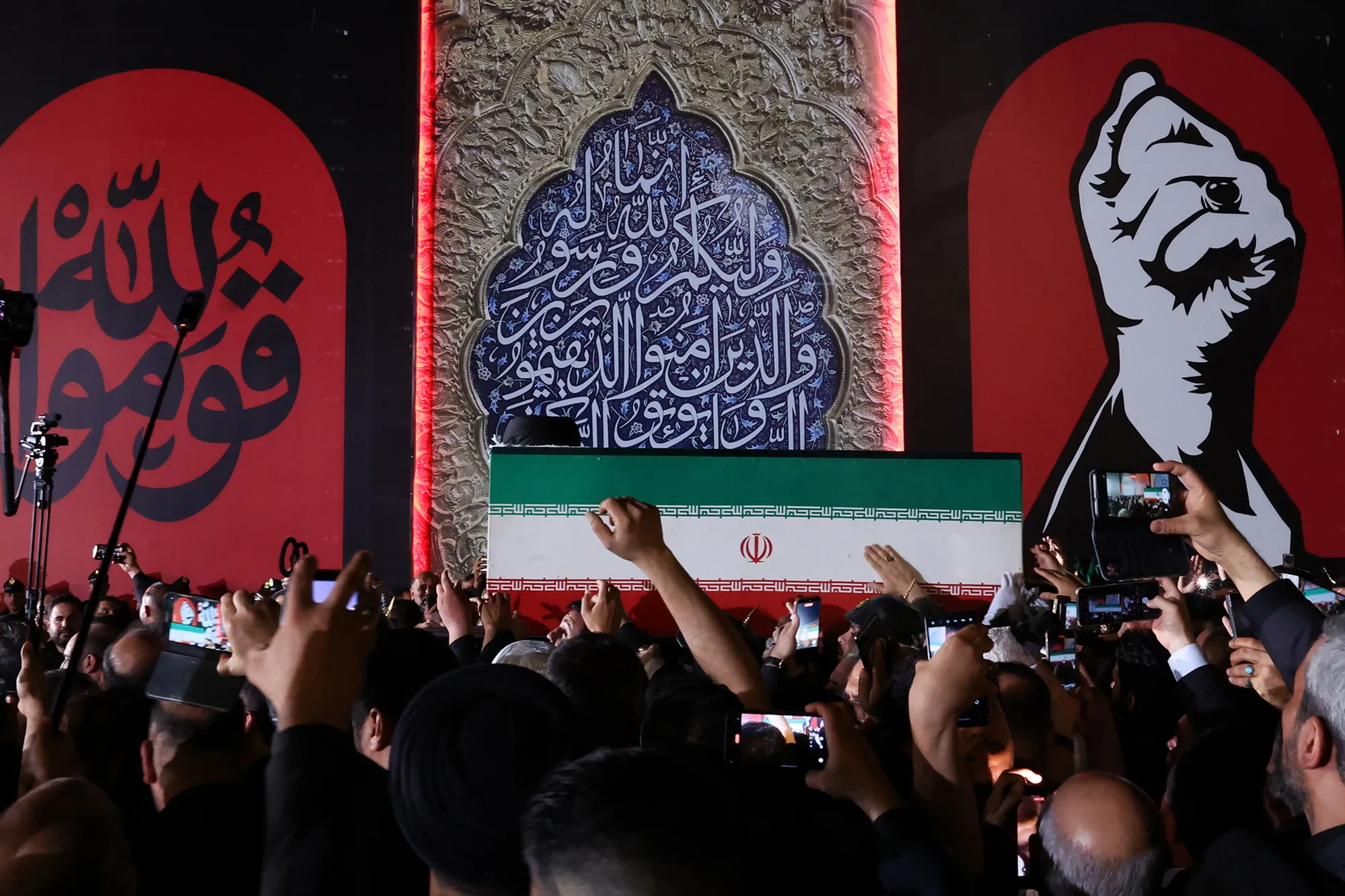 استقبال رسمی از پیکر مطهر امام شهید در عراق با حضور رییس جمهور