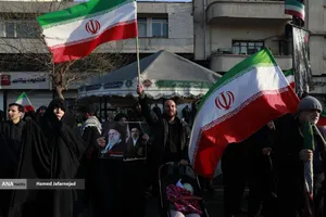 بیعت مردم با آیت&zwnj;الله سید مجتبی خامنه&zwnj;ای سومین رهبر جمهوری اسلامی ایران