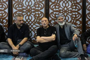 مراسم یادبود &laquo;اکبر عبدی&raquo; در مسجد بلال