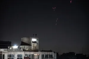 فعالیت پدافند هوایی علیه اهداف متخاصم در آسمان تهران