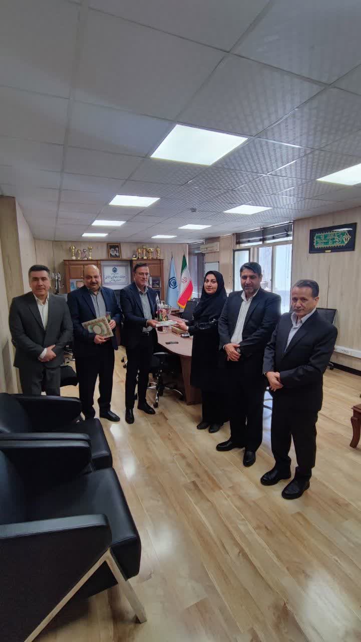 تقدیر از معاون علوم پزشکی استان فارس به مناسبت روز استاد تقدیر از معاون علوم پزشکی استان فارس به مناسبت روز استاد