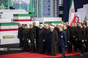 ادای احترام مقامات و مسئولان خارجی به پیکر امام شهید 