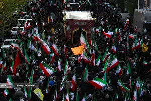 تشییع پیکر مطهر دریابان شهید &laquo;علیرضا تنگسیری&raquo; فرمانده دلاور خلیج فارس و جمعی از شهدای والامقام