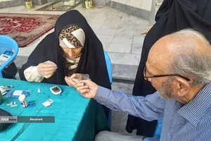 خدمت&zwnj;رسانی خادمیاران کانون سلامت منطقه ۱۴ به مردم هم&zwnj;زمان با ولادت امام عسکری(ع)