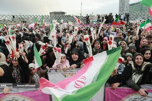 مراسم جشن عروسی زوج های جان فدا همزمان با سالروز ازدواج حضرت زهرا و حضرت علی در میدان امام حسین