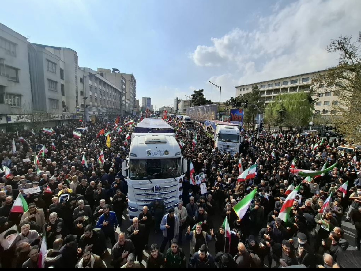 تشییع پیکر شهید لاریجانی و ۸۴  قهرمان ناوشکن دنا / وداع مردم تهران با سرداران دریا و میدان+ فیلم و عکس