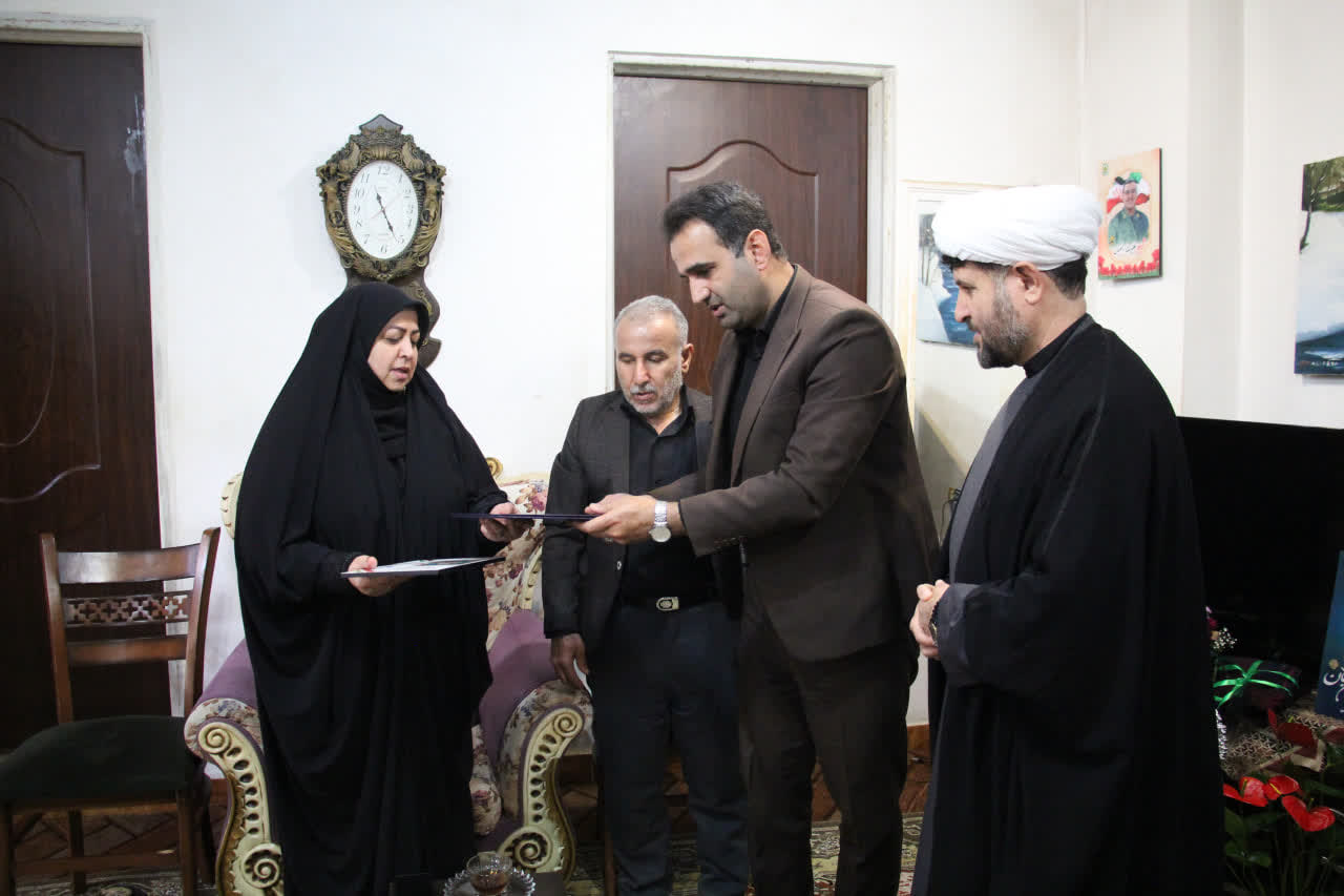 تجلیل دانشگاه آزاد اسلامی استان گیلان از مقام شامخ شهید مدافع امنیت سرباز علیرضا رفعیان