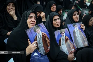 تشییع پیکر مطهر آقای شهید ایران و خانواده ایشان -۱
